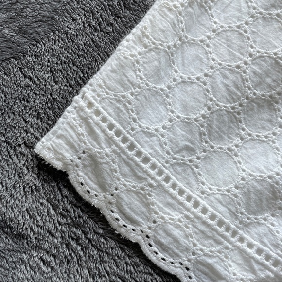 👗 Elle eyelet lace Dress - Picture 3 of 4